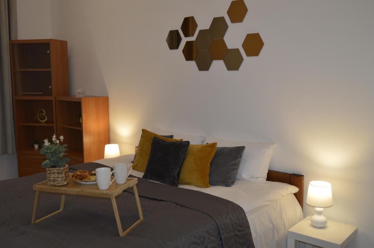Spacious City Center Family 2 Bedrooms Apartment Riga Esterno foto