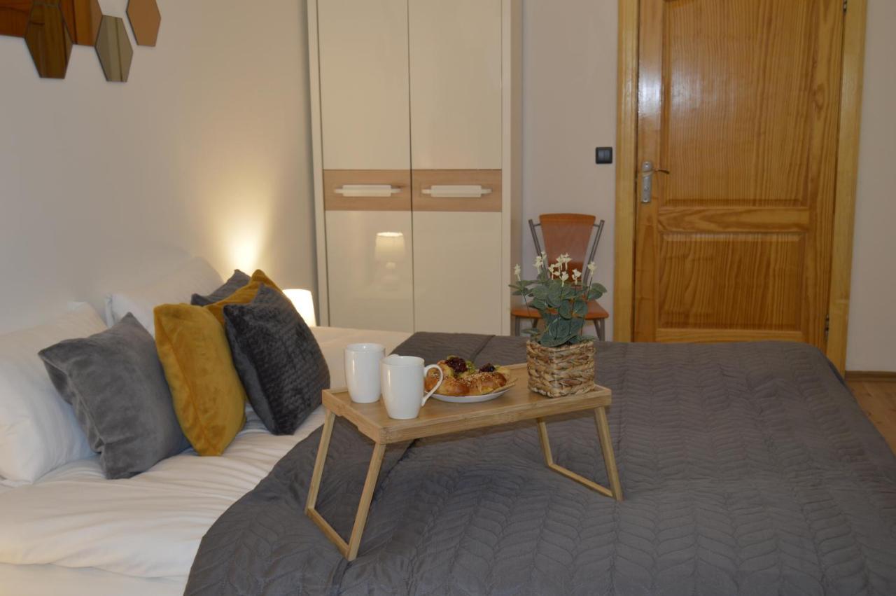 Spacious City Center Family 2 Bedrooms Apartment Riga Esterno foto
