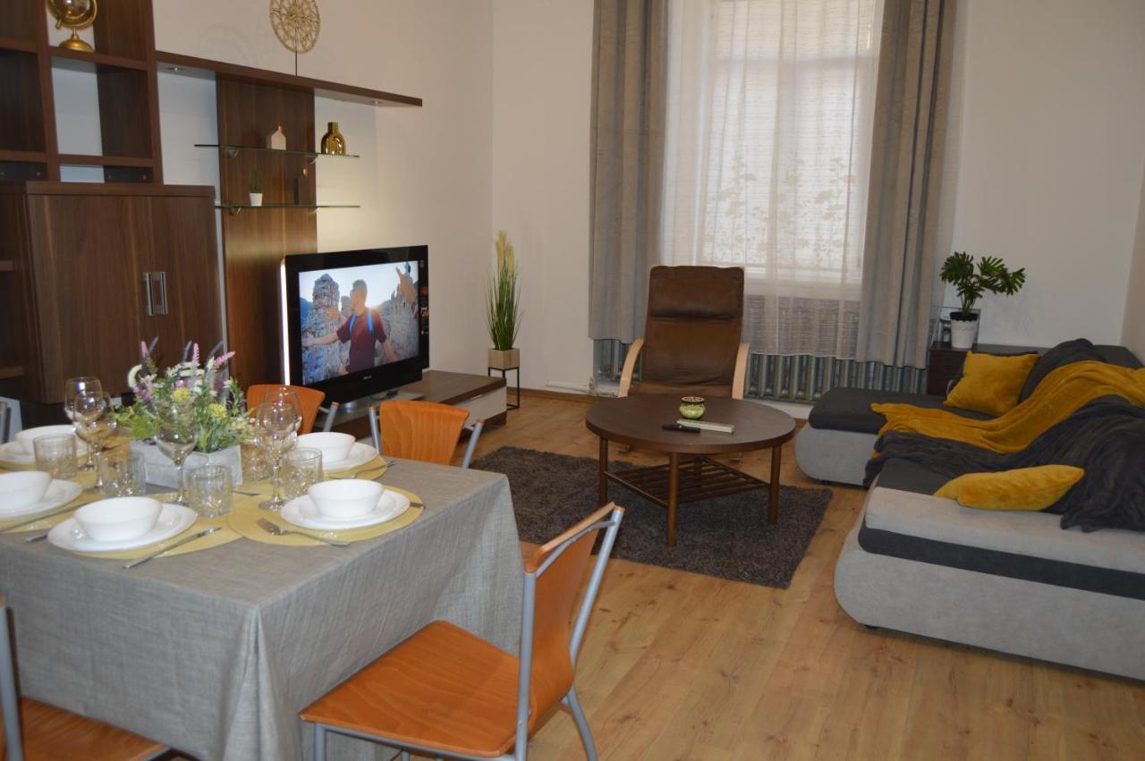 Spacious City Center Family 2 Bedrooms Apartment Riga Esterno foto