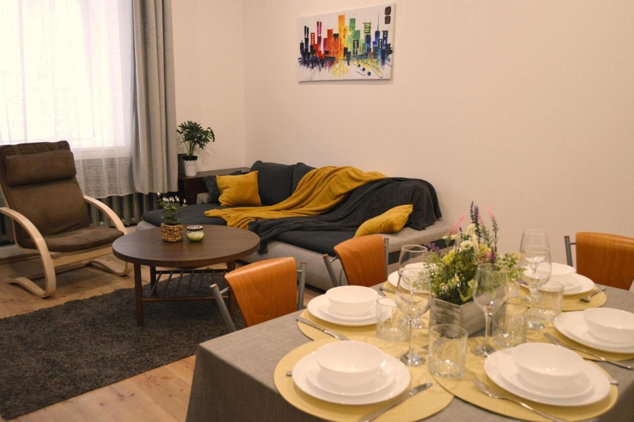 Spacious City Center Family 2 Bedrooms Apartment Riga Esterno foto