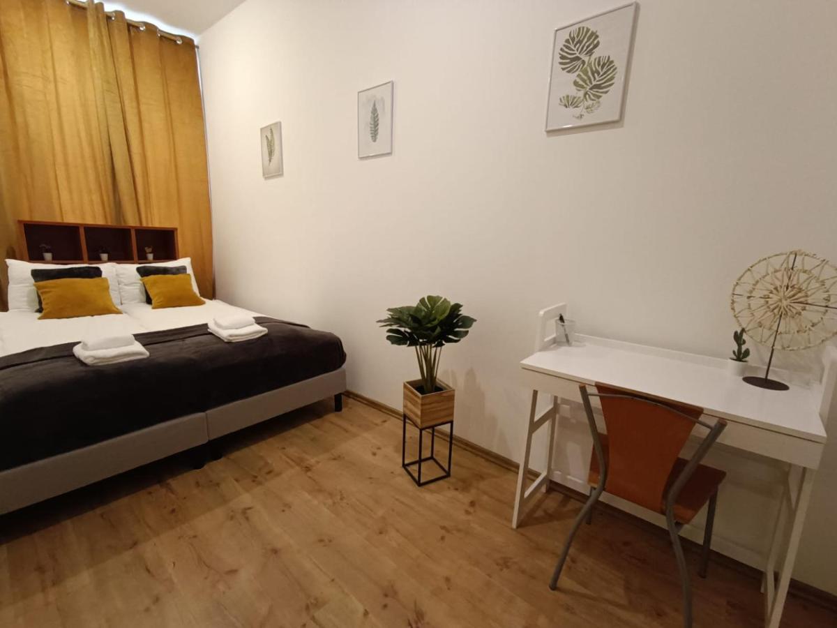 Spacious City Center Family 2 Bedrooms Apartment Riga Esterno foto