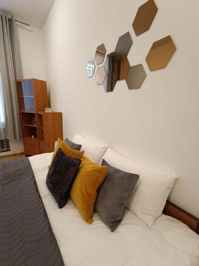 Spacious City Center Family 2 Bedrooms Apartment Riga Esterno foto