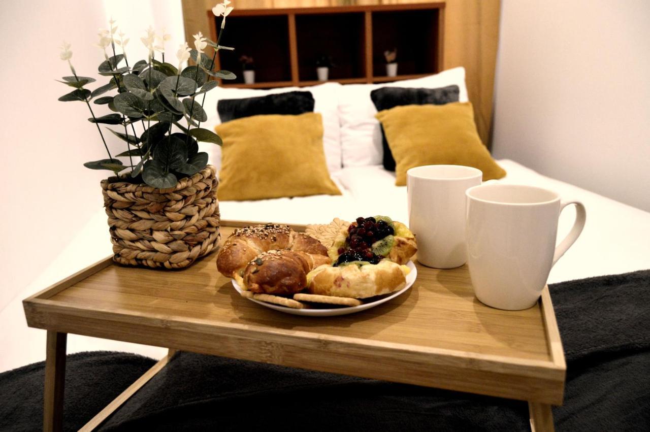 Spacious City Center Family 2 Bedrooms Apartment Riga Esterno foto
